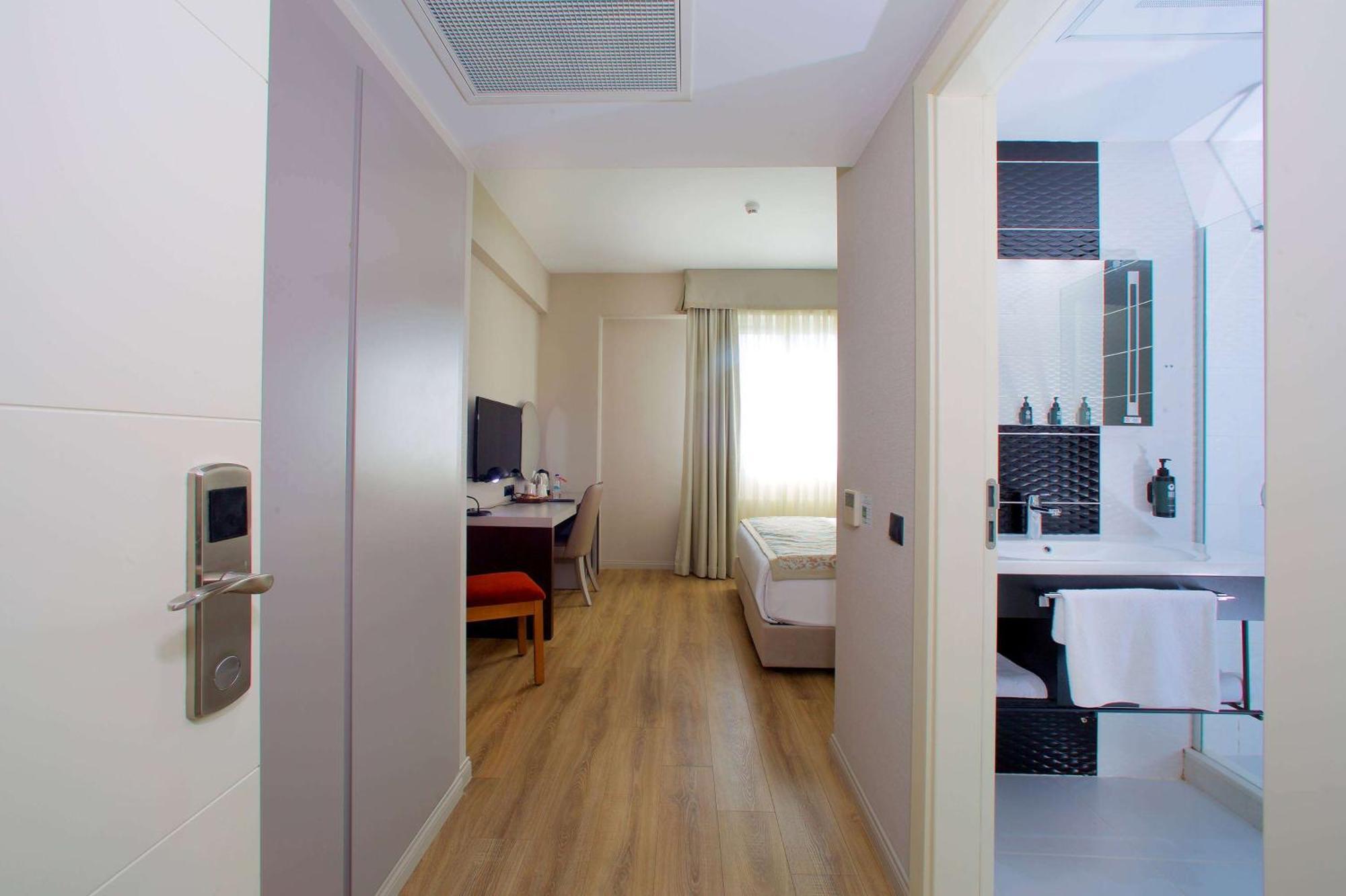 Hotel Ramada By Wyndham Soma Esterno foto