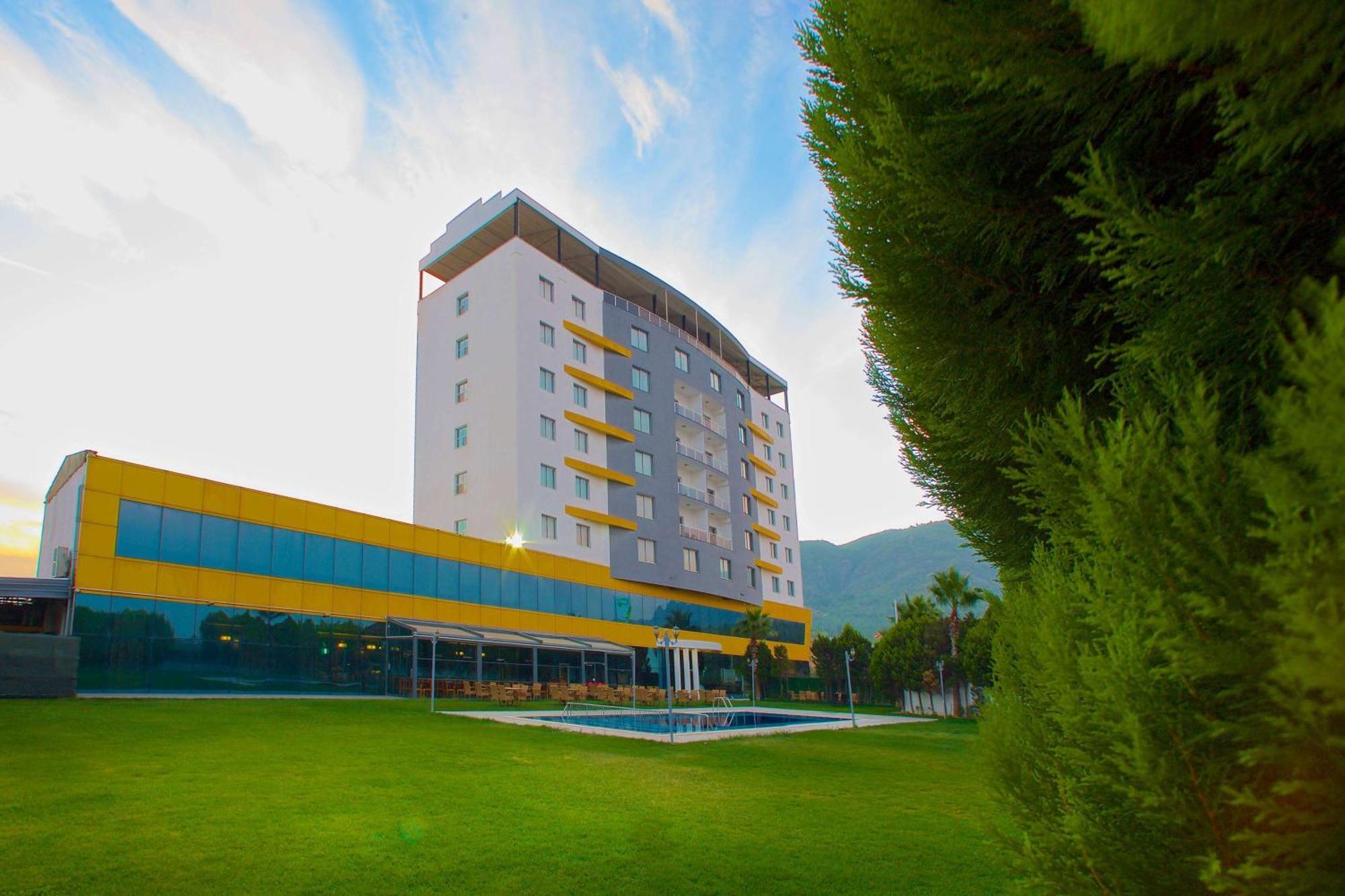 Hotel Ramada By Wyndham Soma Esterno foto