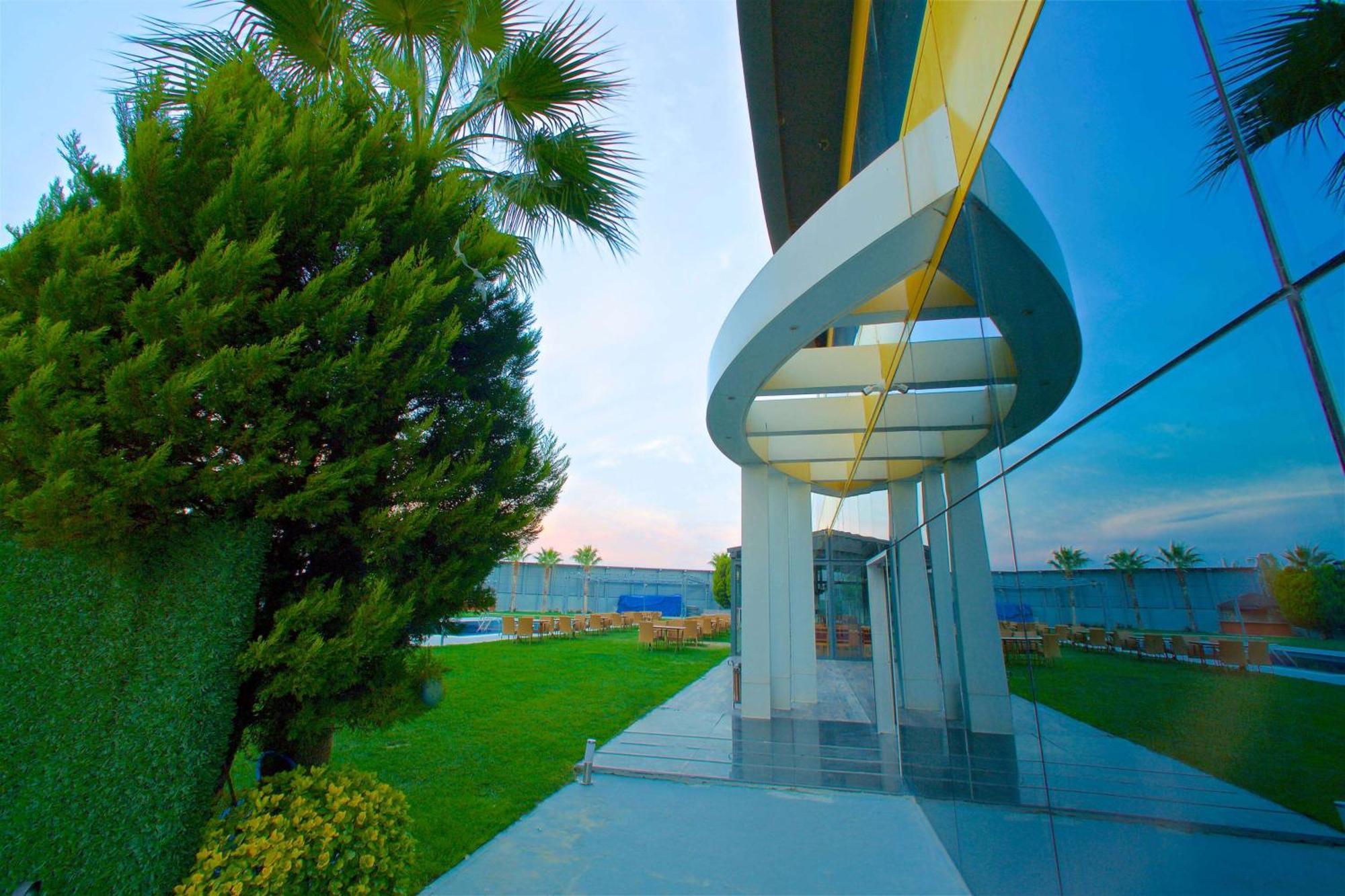 Hotel Ramada By Wyndham Soma Esterno foto