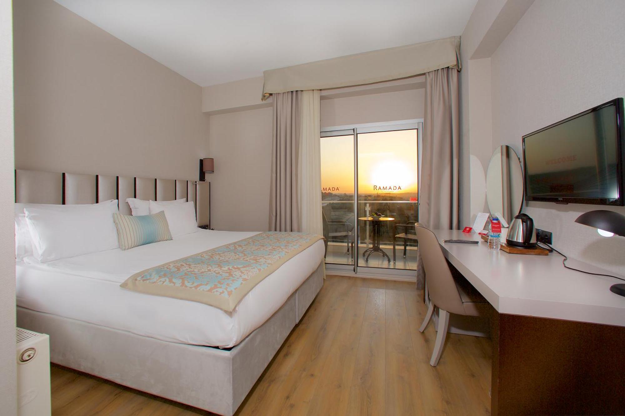 Hotel Ramada By Wyndham Soma Esterno foto