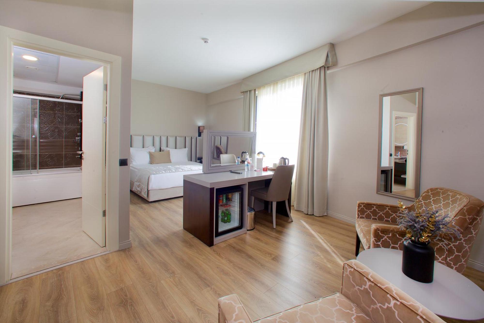 Hotel Ramada By Wyndham Soma Esterno foto